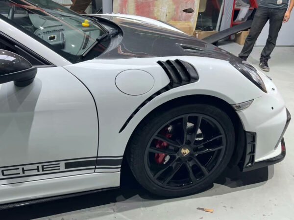 Porsche 718 Cayman GT4 Fender Carbon P1260 02
